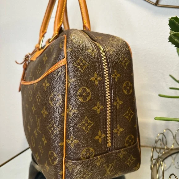 Louis Vuitton Deauville Handbag Monogram Canvas with 🔐 and bag tag. 🏷️ - Picture 5 of 13